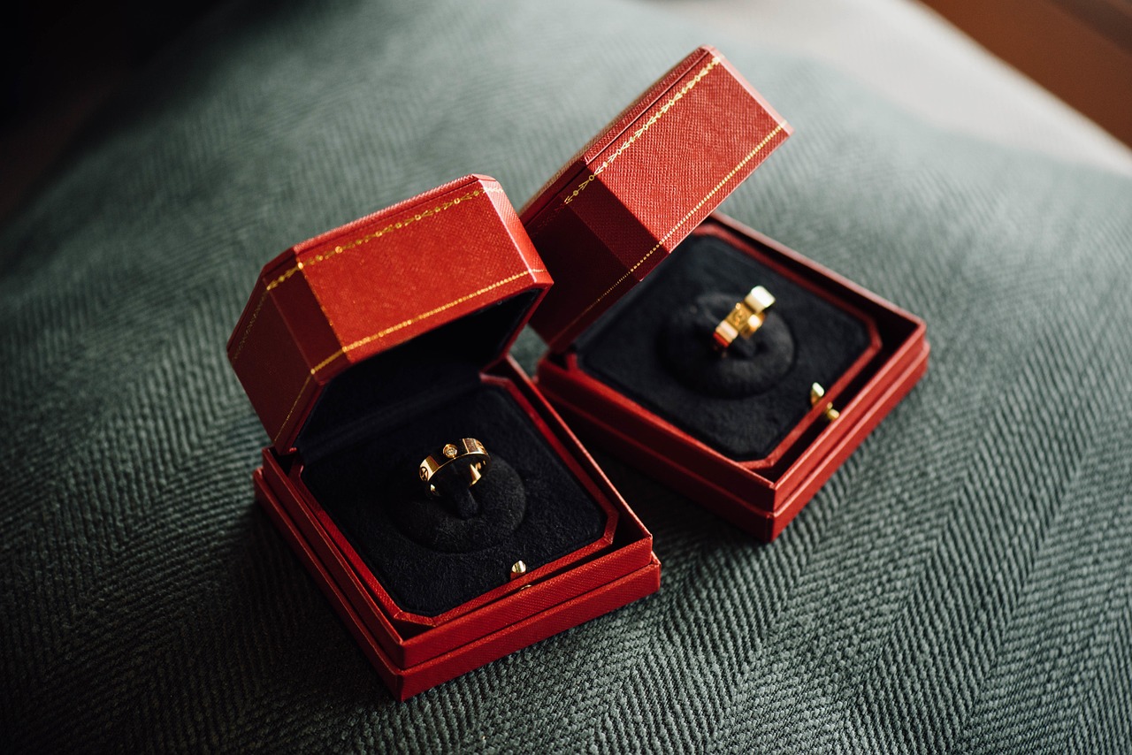 Tu historia para siempre: una gu&iacute;a global de las tradiciones de joyer&iacute;a para bodas