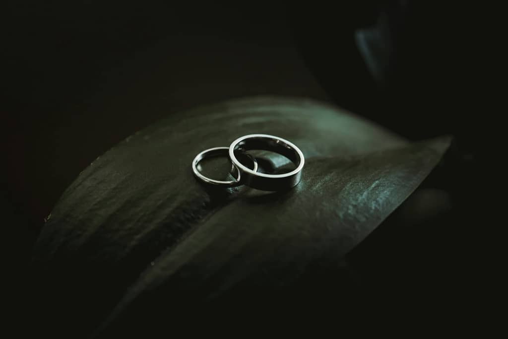 &iquest;Existen reglas para los anillos de compromiso para hombres? Un descubrimiento personal