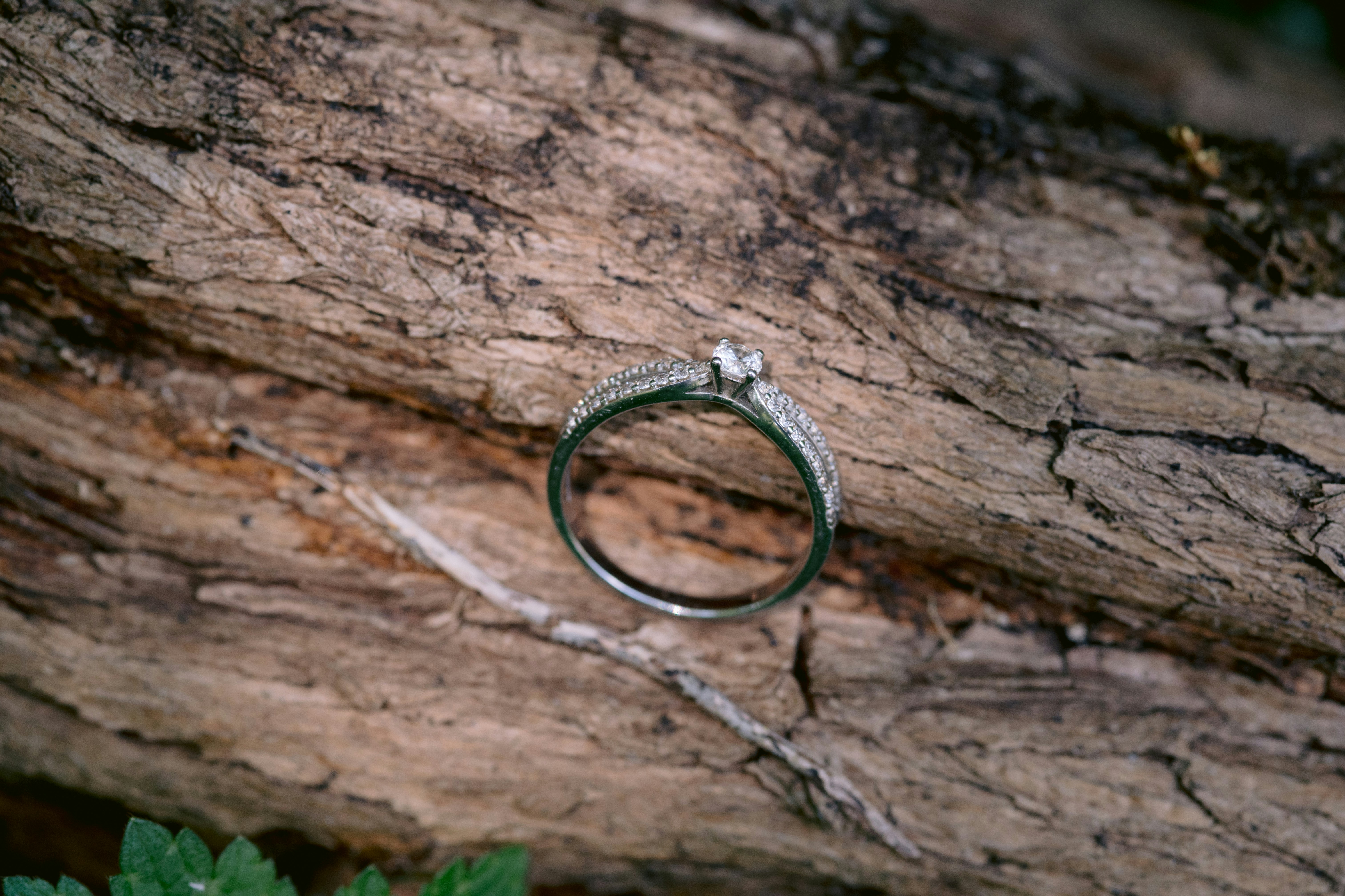 Las &uacute;nicas 2 cosas que importan en un anillo de oro para mujer